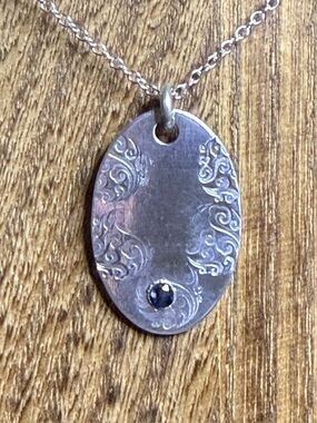 Oval Pendant Necklace with Blue sapphire